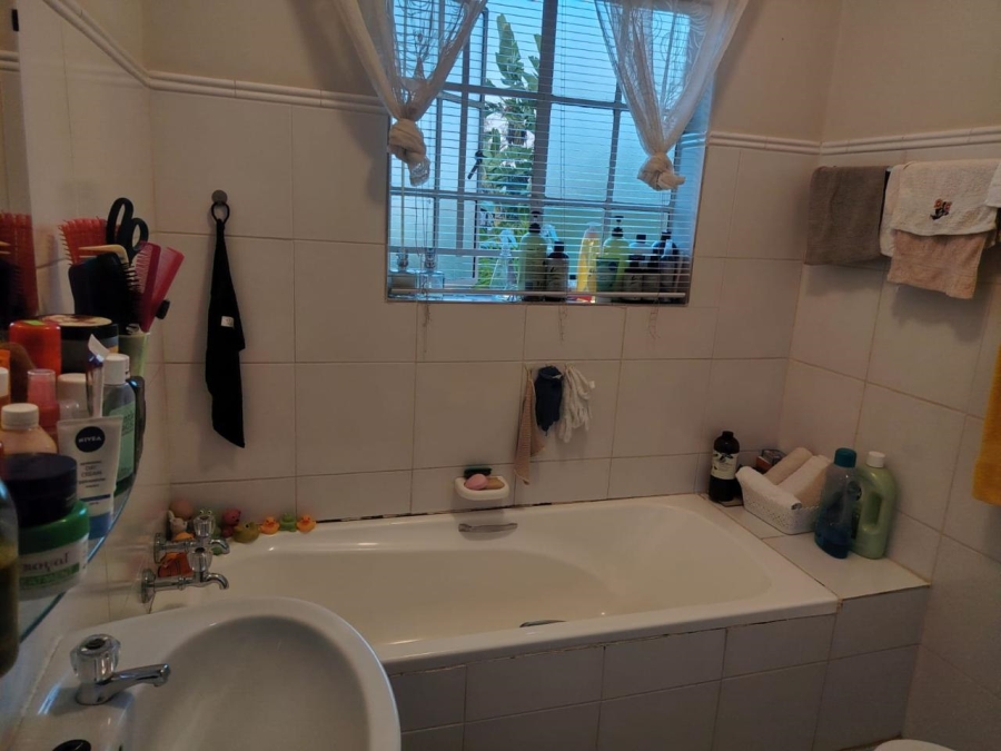 3 Bedroom Property for Sale in Geelhoutpark North West